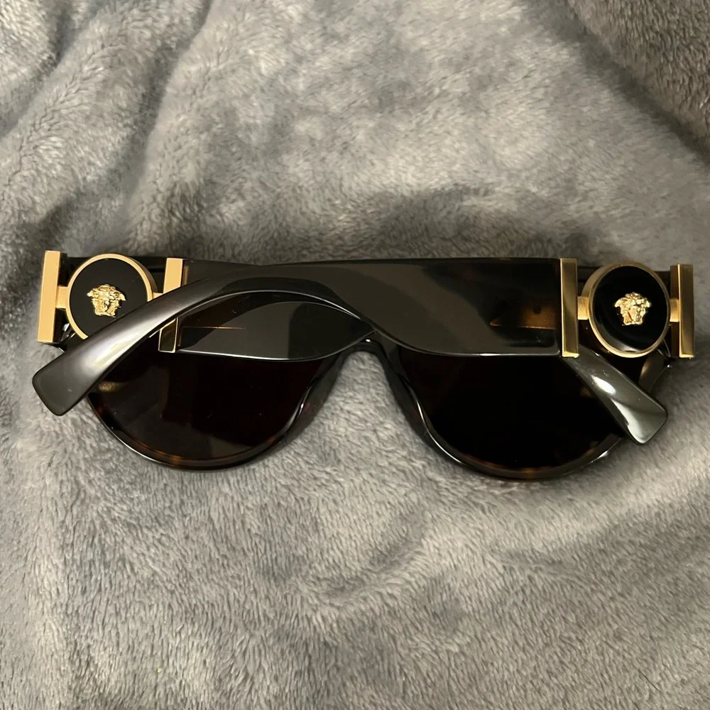 VERSACE Sunglasses - Picture 7 of 10